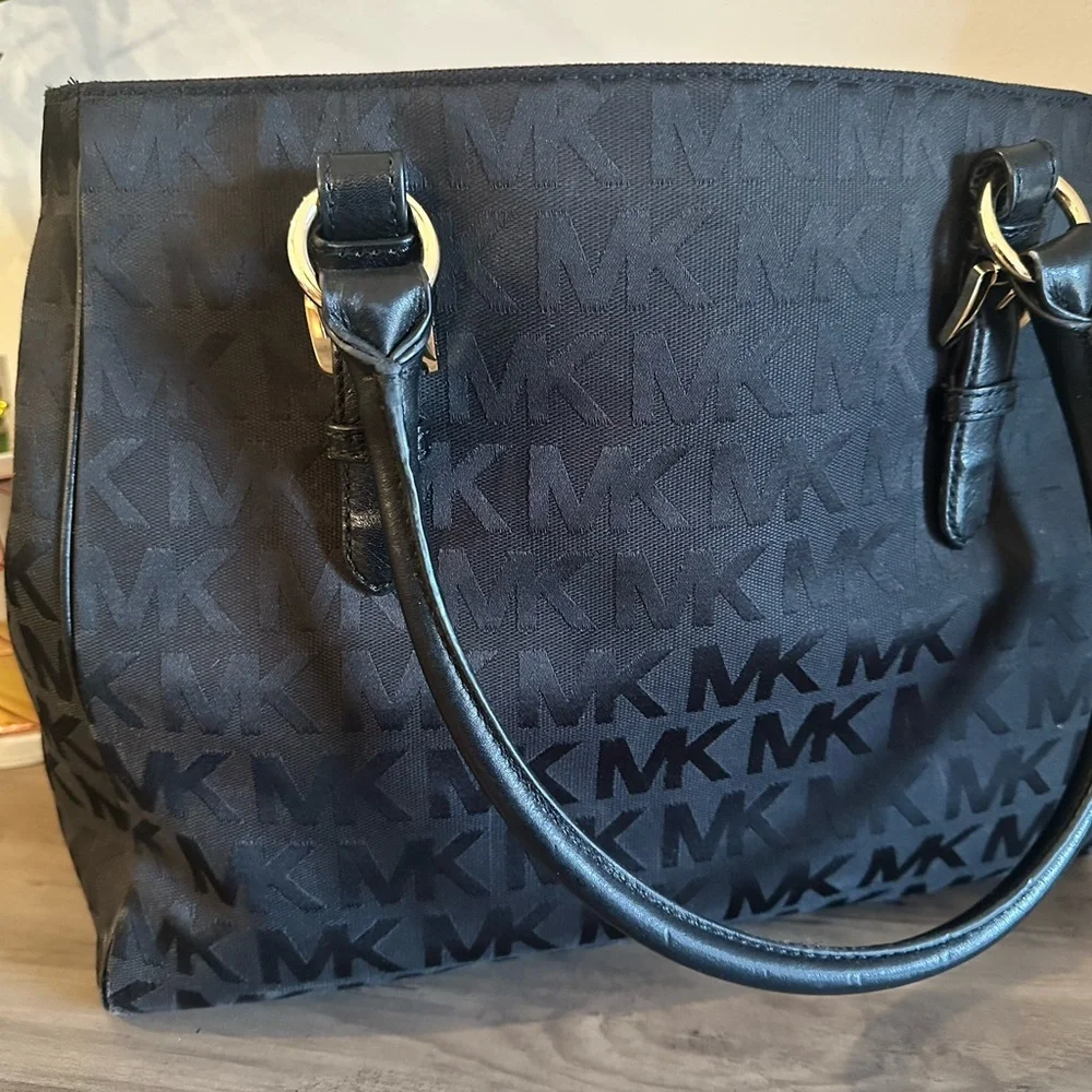 ✨Michael Kors Black Monogram Tote✨
